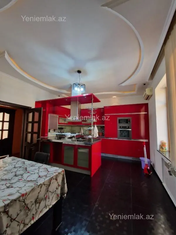 Satılır 6 otaqlı həyət evi 500 m²