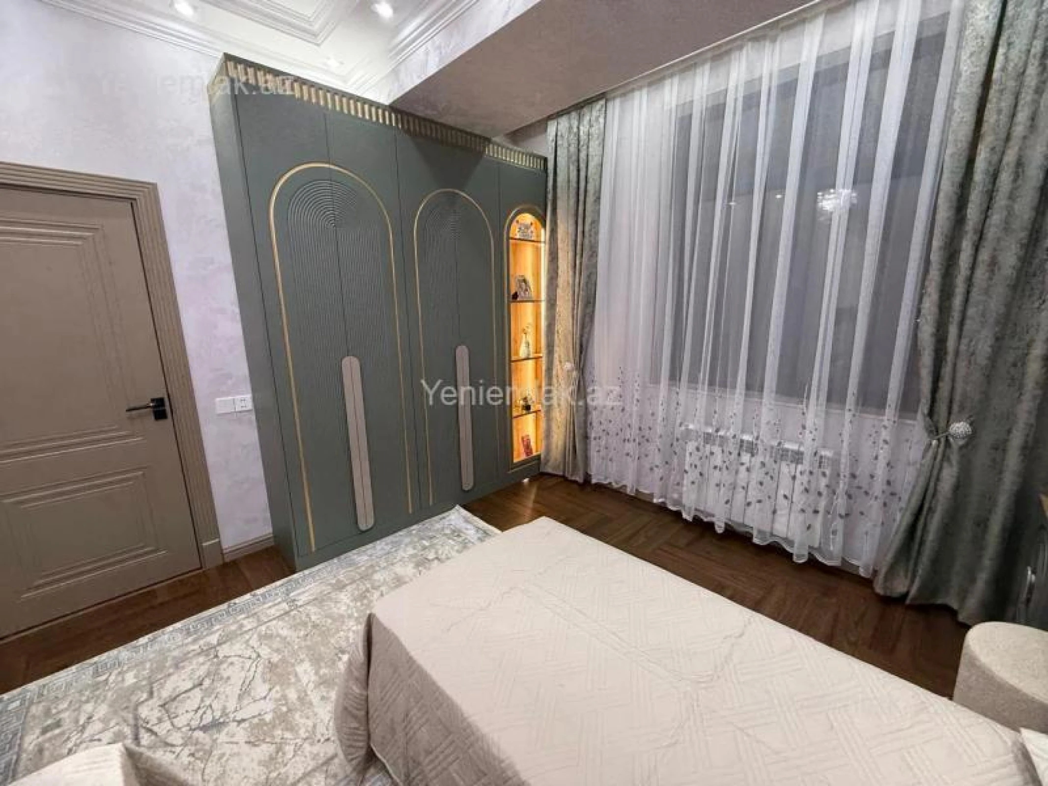 Satılır 3 otaqlı yeni tikili 130.5 m²