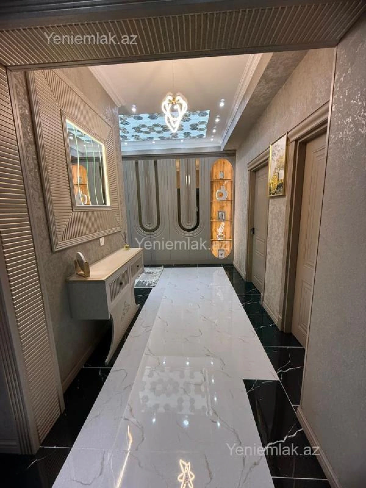 Satılır 3 otaqlı yeni tikili 130.5 m²