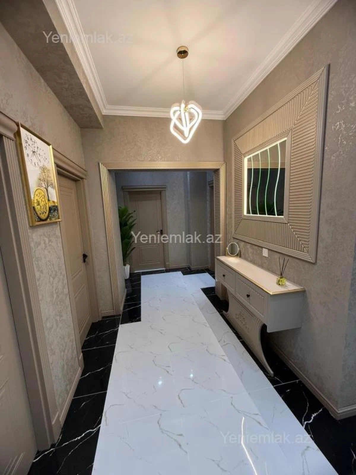 Satılır 3 otaqlı yeni tikili 130.5 m²