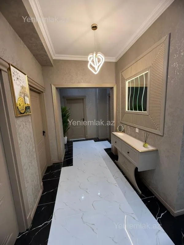 Satılır 3 otaqlı yeni tikili 130.5 m²