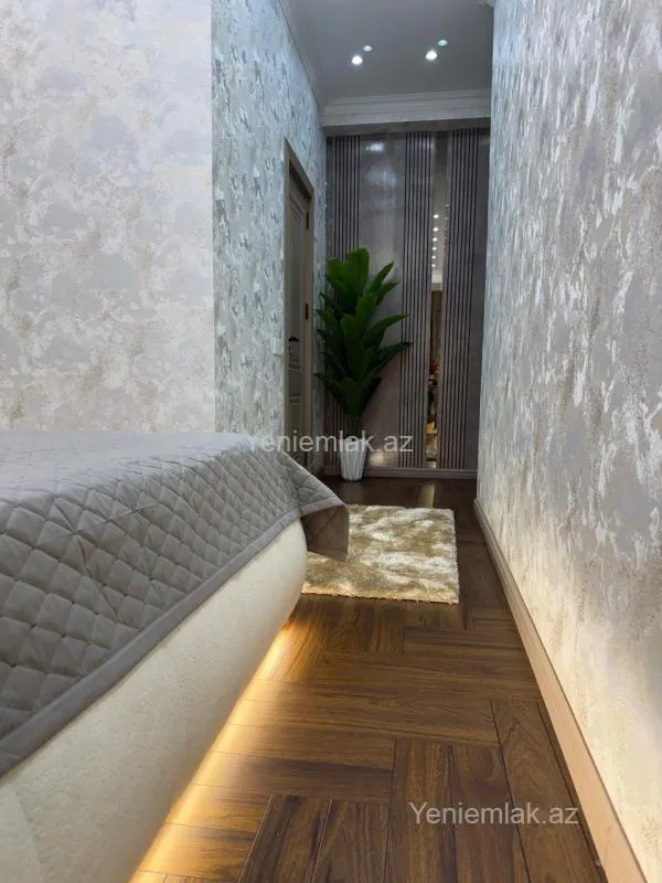 Satılır 3 otaqlı yeni tikili 130.5 m²