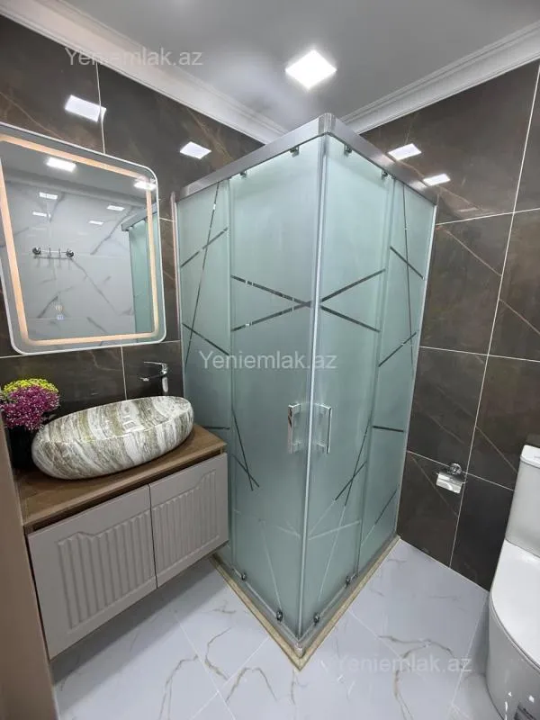 Satılır 3 otaqlı yeni tikili 130.5 m²