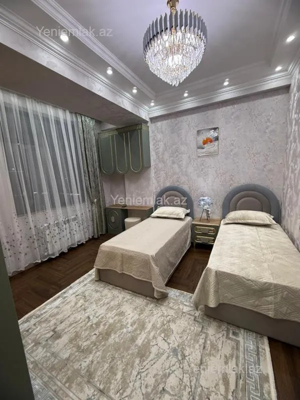 Satılır 3 otaqlı yeni tikili 130.5 m²