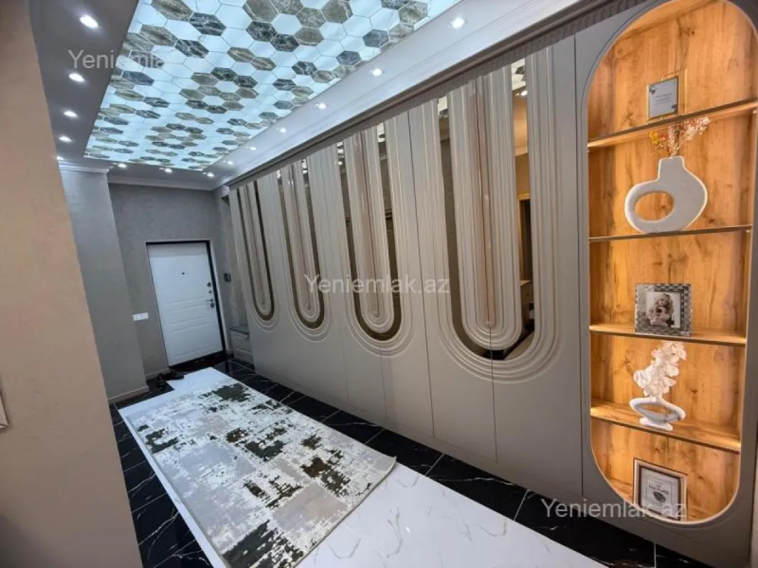 Satılır 3 otaqlı yeni tikili 130.5 m²