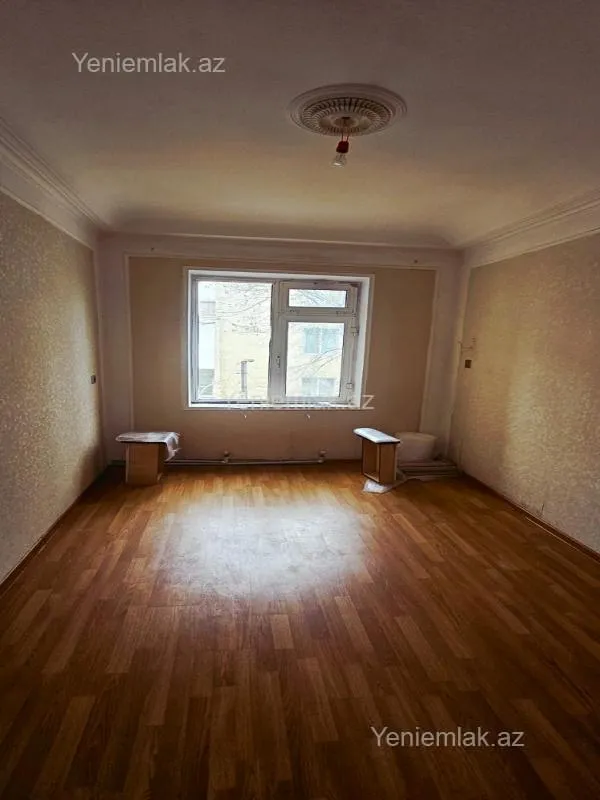 Satılır 3 otaqlı köhnə tikili 80 m²