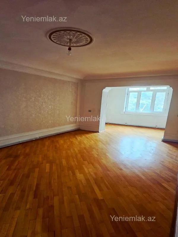 Satılır 3 otaqlı köhnə tikili 80 m²