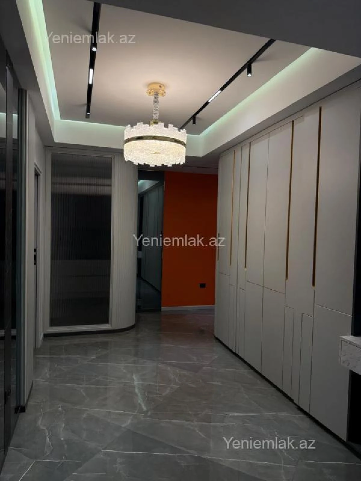 Satılır 3 otaqlı yeni tikili 135 m²