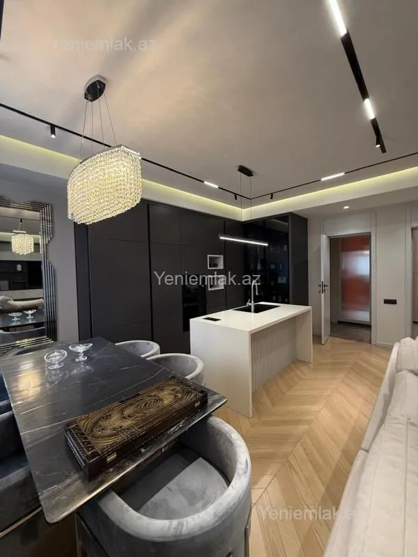 Satılır 3 otaqlı yeni tikili 135 m²