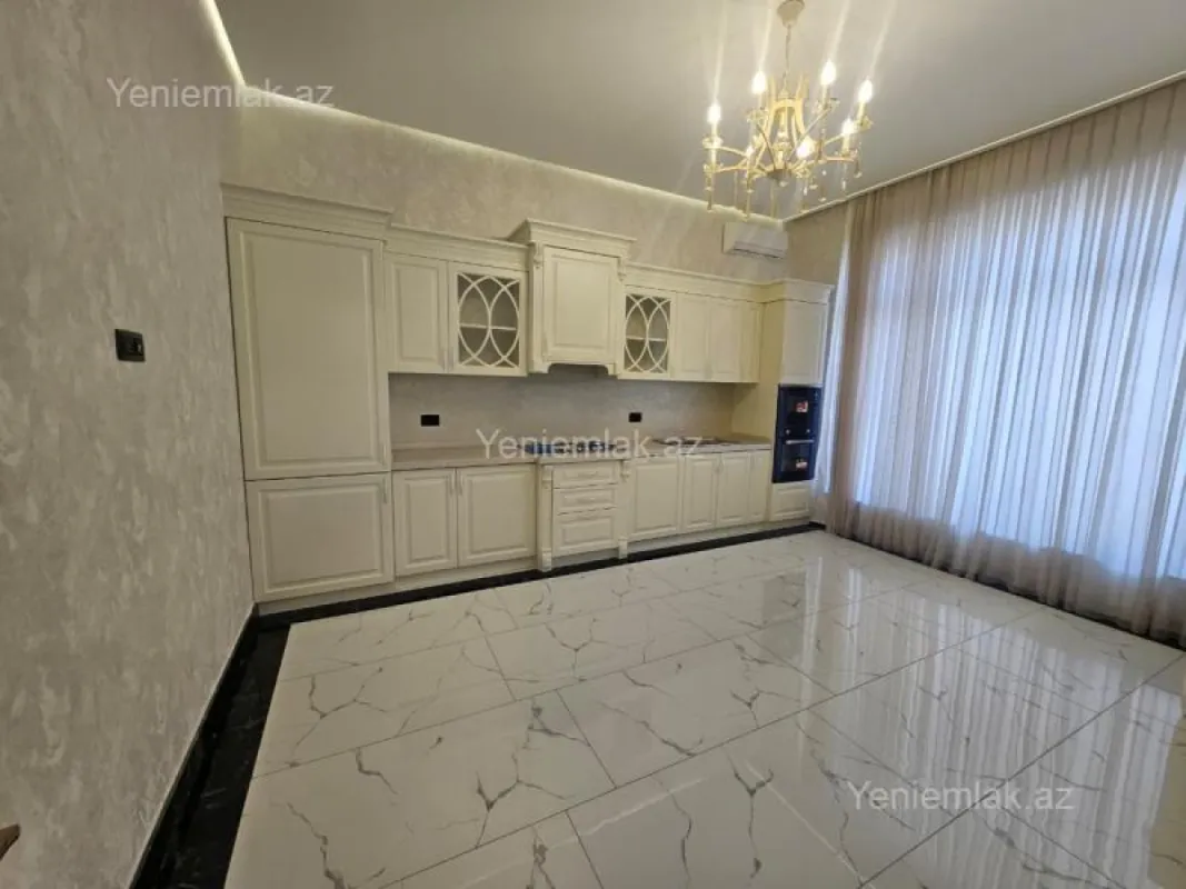Satılır 6 otaqlı həyət evi 440 m²