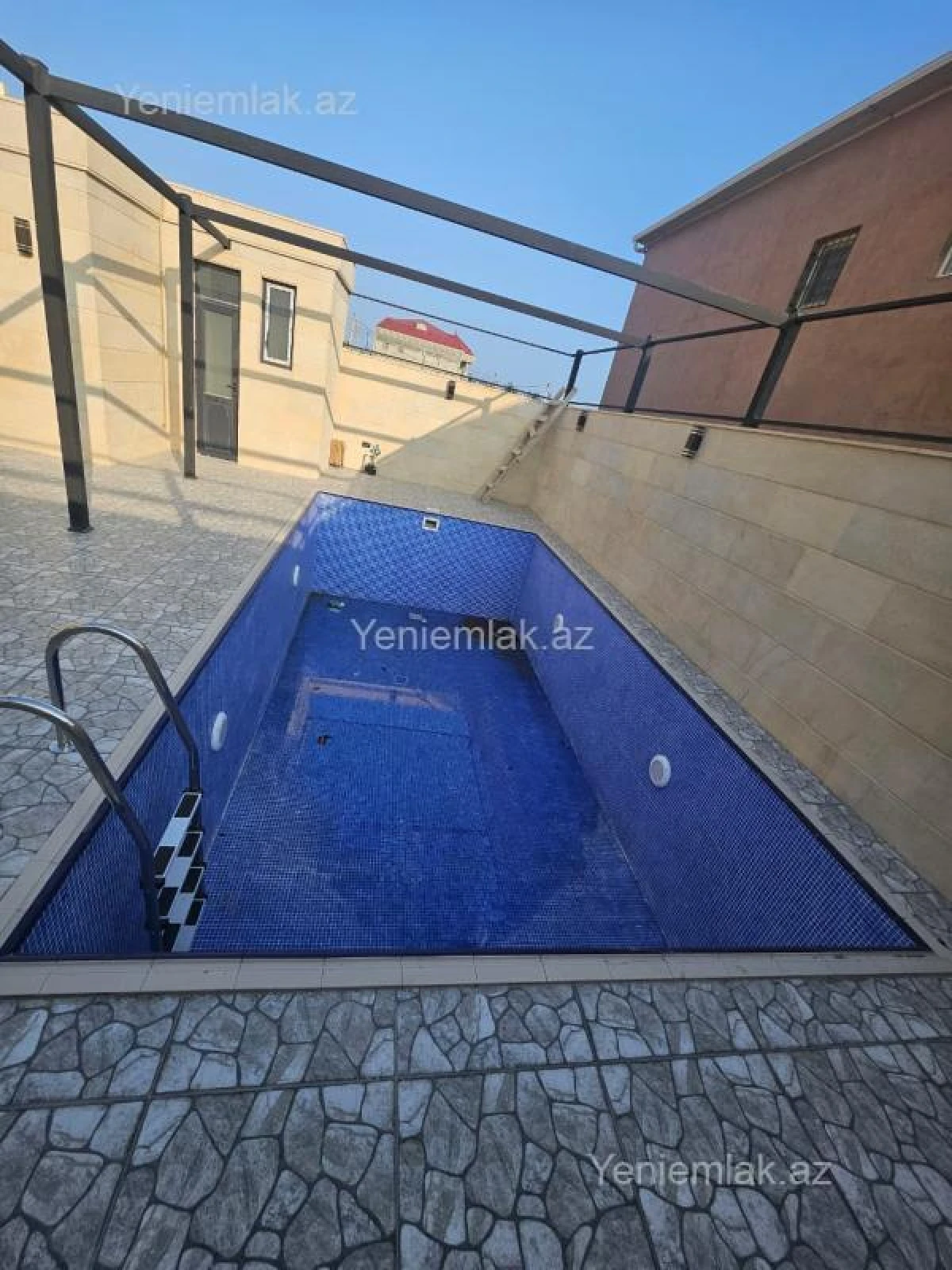 Satılır 6 otaqlı həyət evi 440 m²