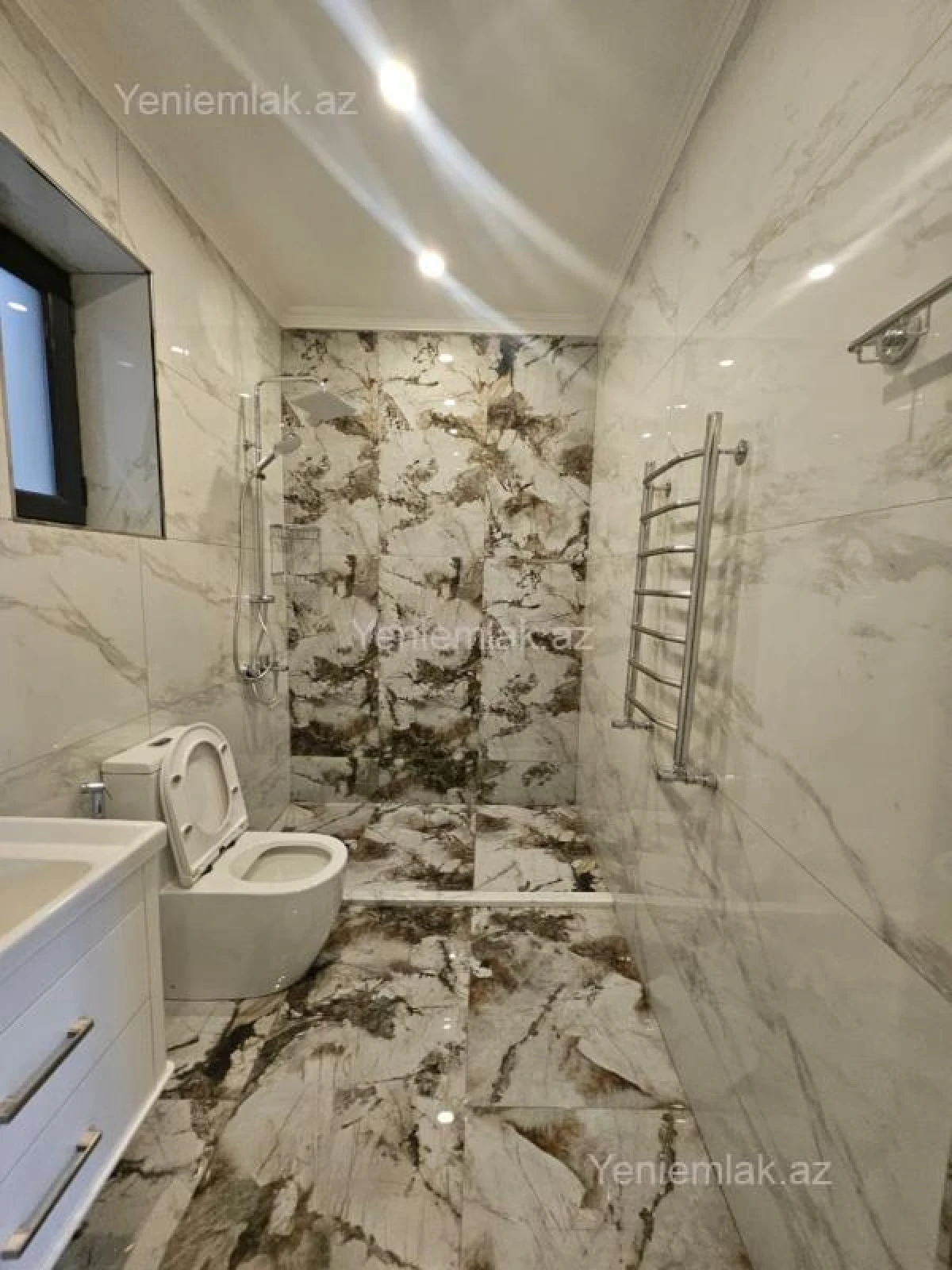 Satılır 6 otaqlı həyət evi 440 m²