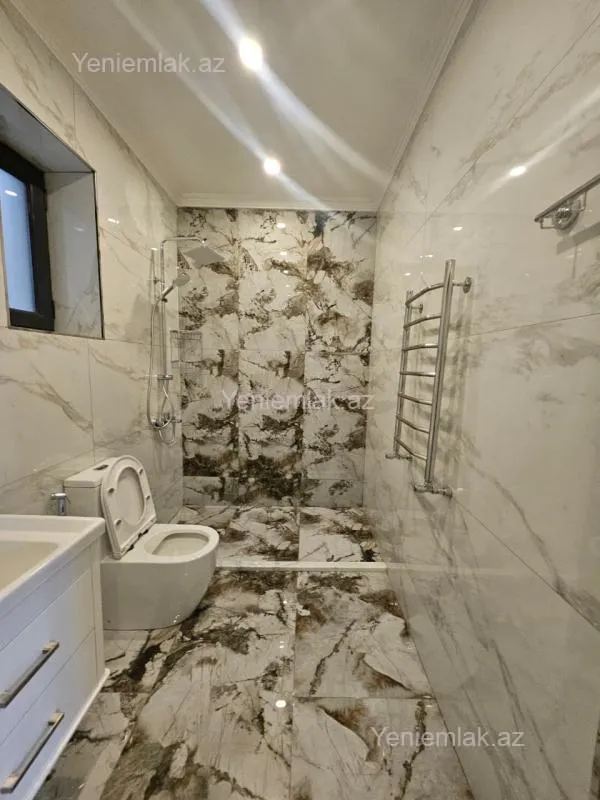 Satılır 6 otaqlı həyət evi 440 m²