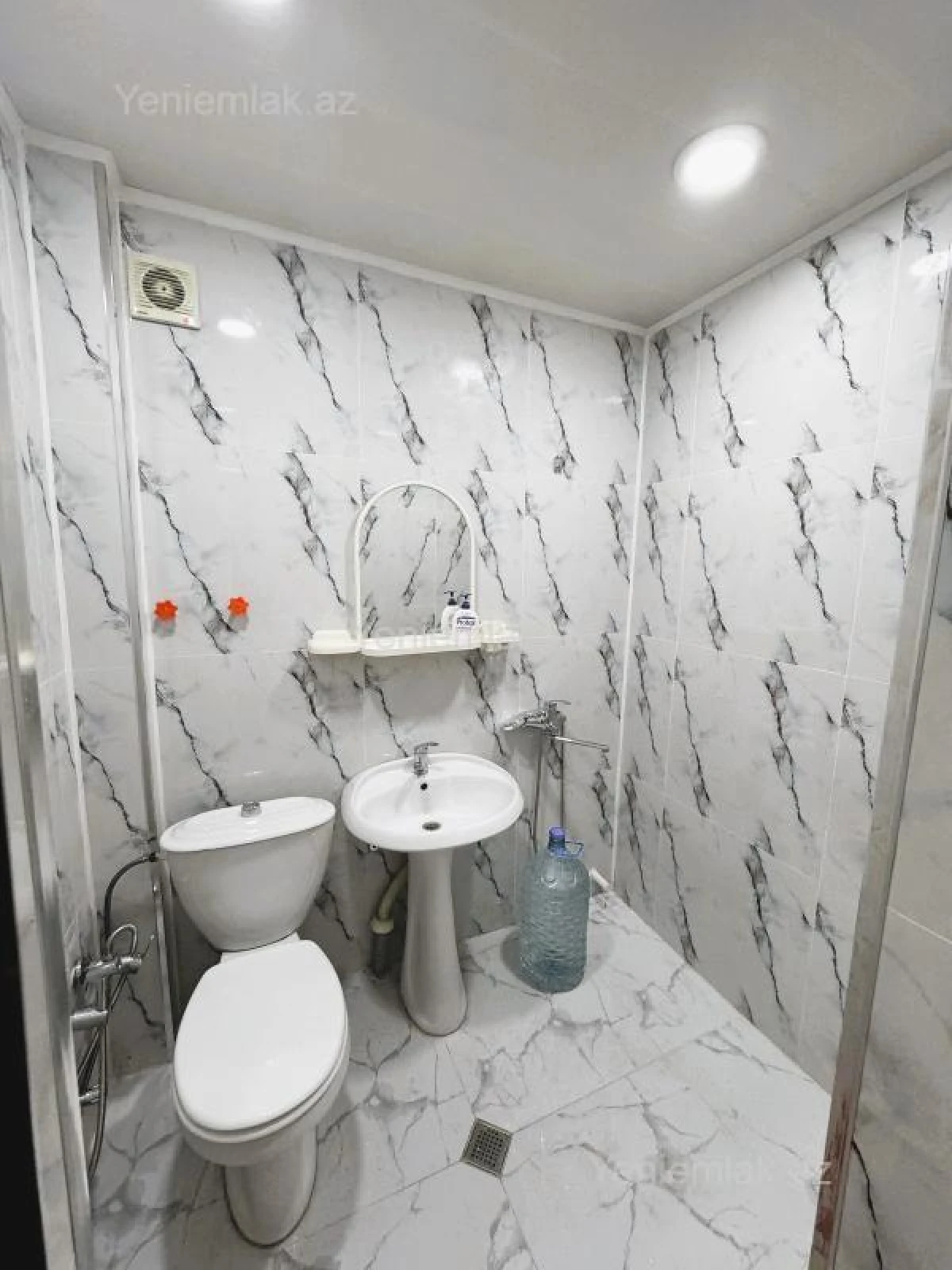 Satılır 2 otaqlı köhnə tikili 60 m²