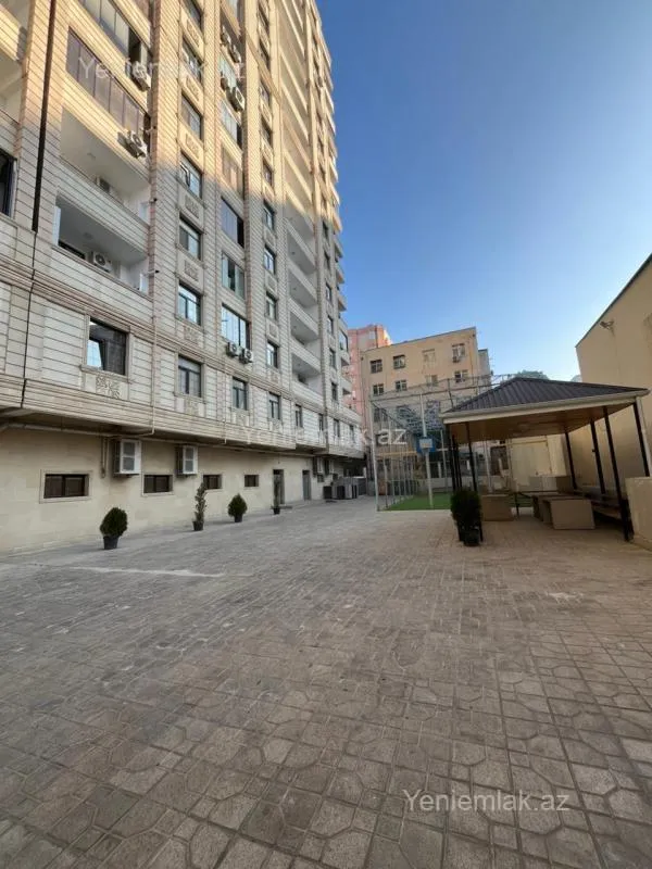 Satılır 3 otaqlı yeni tikili 140 m²