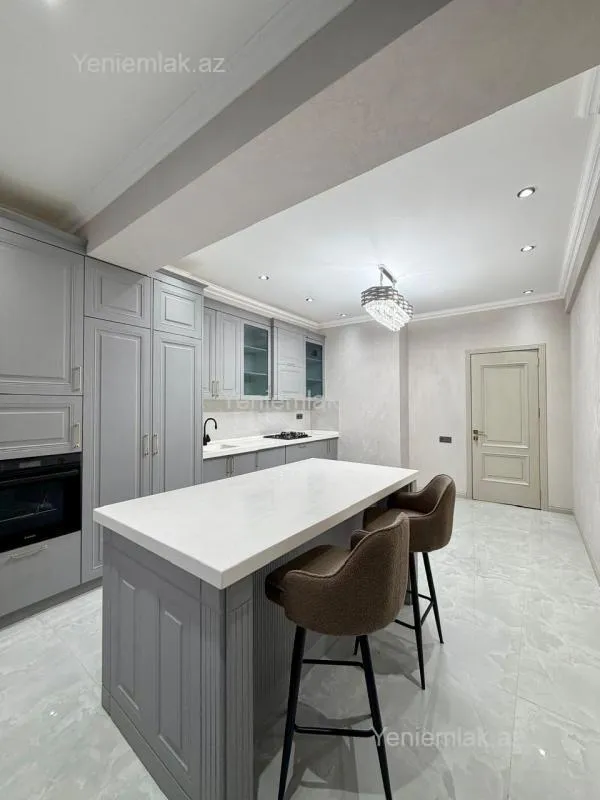 Satılır 3 otaqlı yeni tikili 140 m²