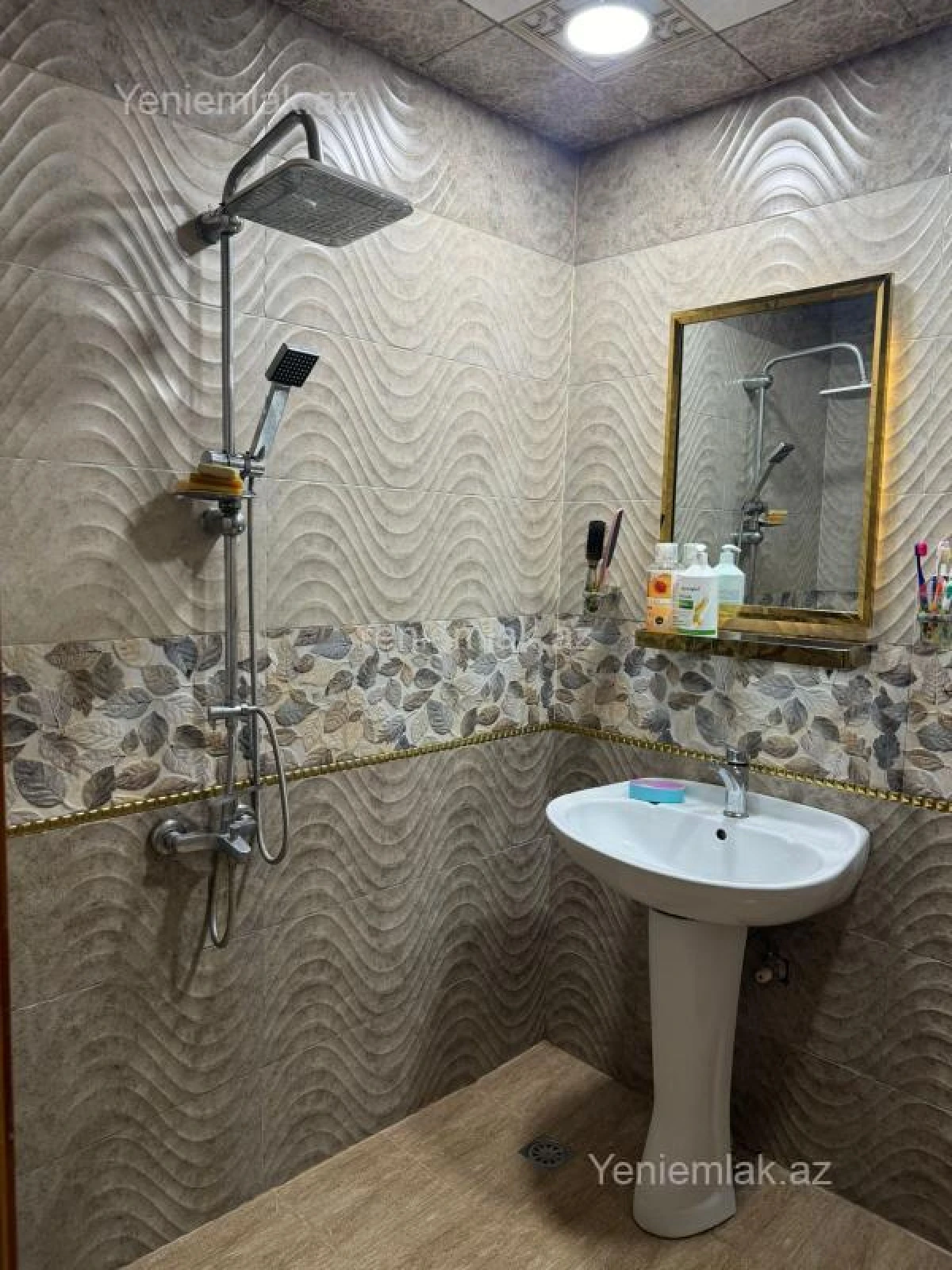 Satılır 3 otaqlı köhnə tikili 80 m²