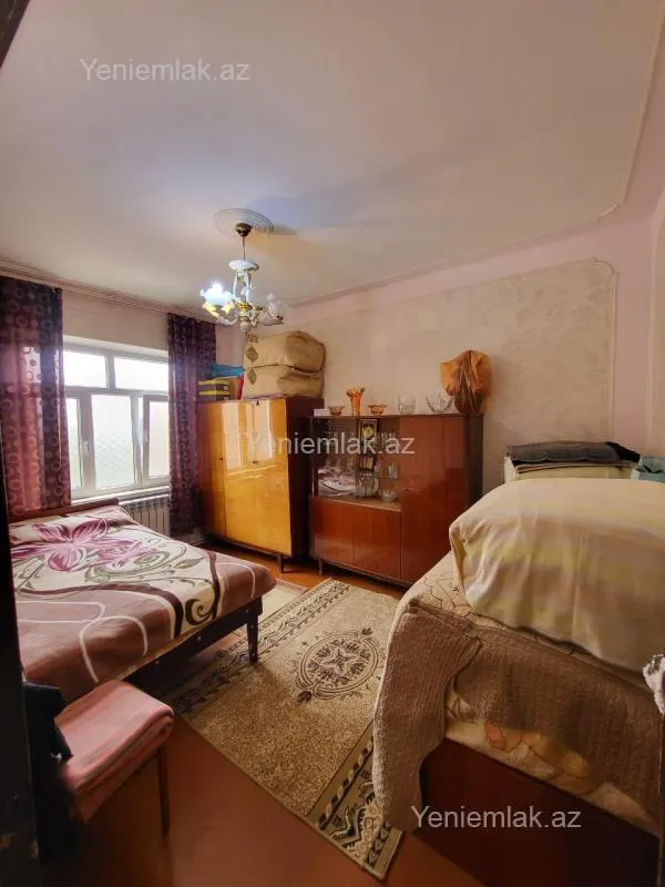 Satılır 4 otaqlı köhnə tikili 82 m²