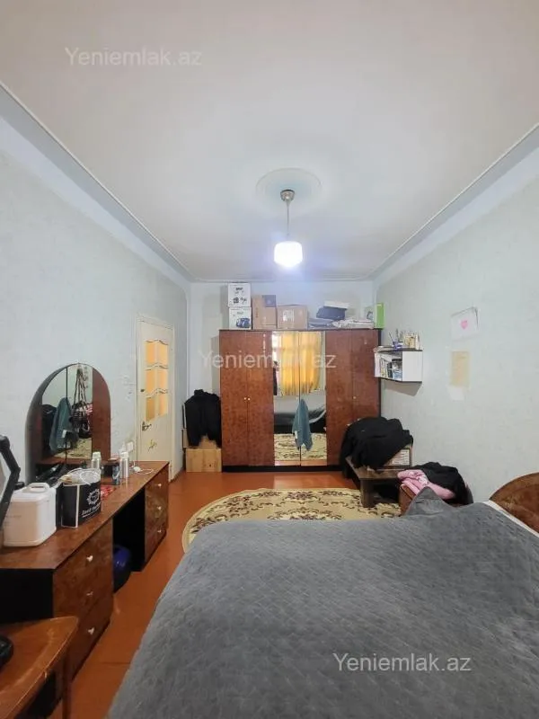 Satılır 4 otaqlı köhnə tikili 82 m²