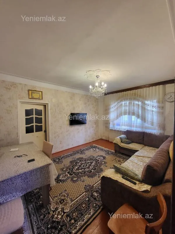 Satılır 4 otaqlı köhnə tikili 82 m²