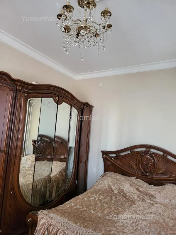 Satılır 11 otaqlı həyət evi 500 m²