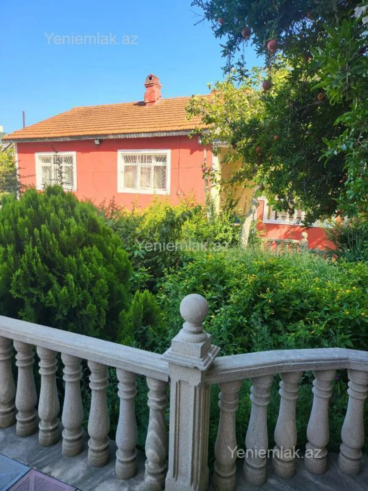 Satılır 11 otaqlı həyət evi 500 m²