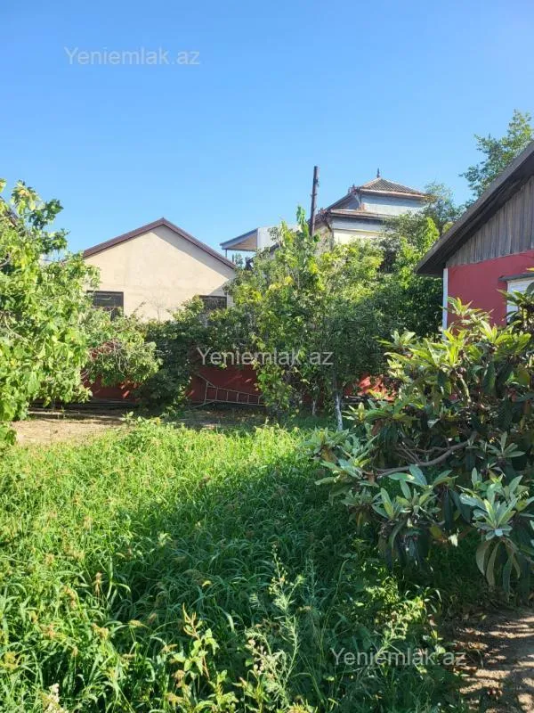 Satılır 11 otaqlı həyət evi 500 m²