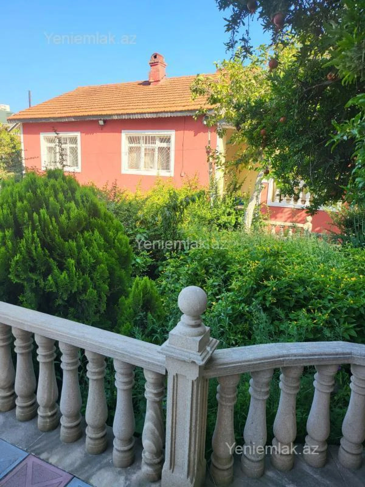 Satılır 11 otaqlı həyət evi 500 m²