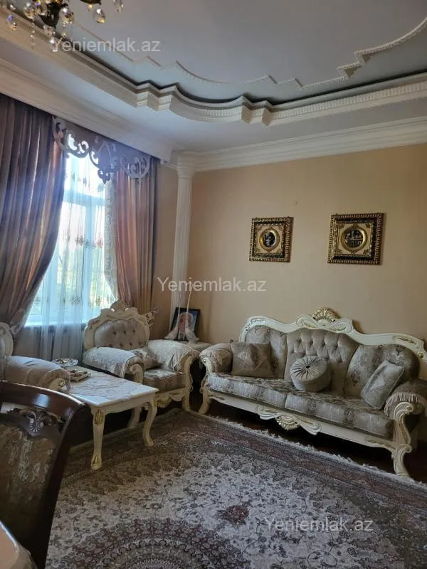 Satılır 11 otaqlı həyət evi 500 m²