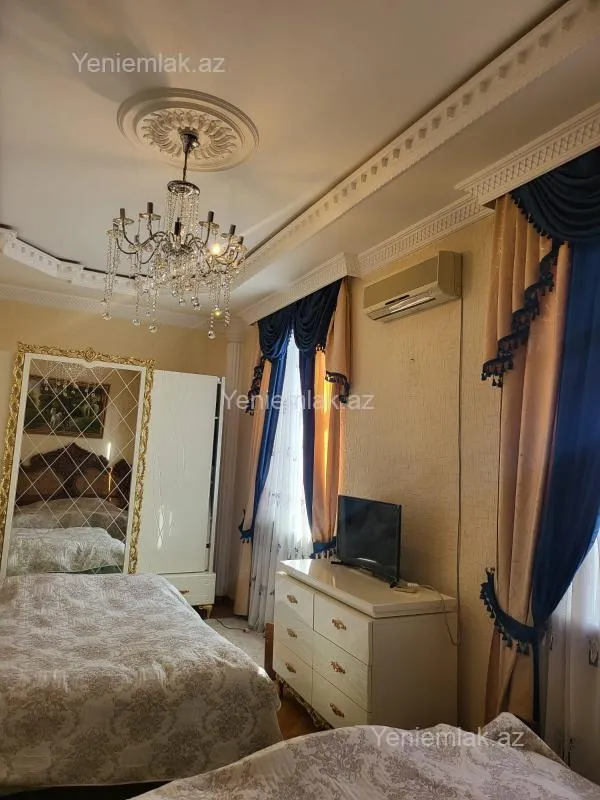 Satılır 11 otaqlı həyət evi 500 m²