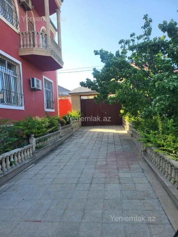 Satılır 11 otaqlı həyət evi 500 m²