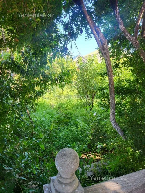 Satılır 11 otaqlı həyət evi 500 m²