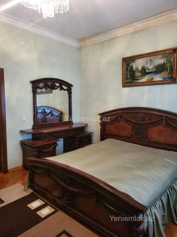 Satılır 11 otaqlı həyət evi 500 m²