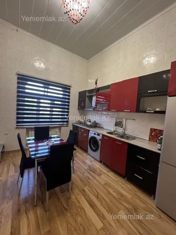 Satılır 5 otaqlı həyət evi 285.4 m²