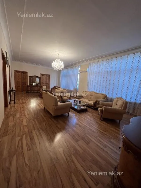 Satılır 5 otaqlı həyət evi 285.4 m²