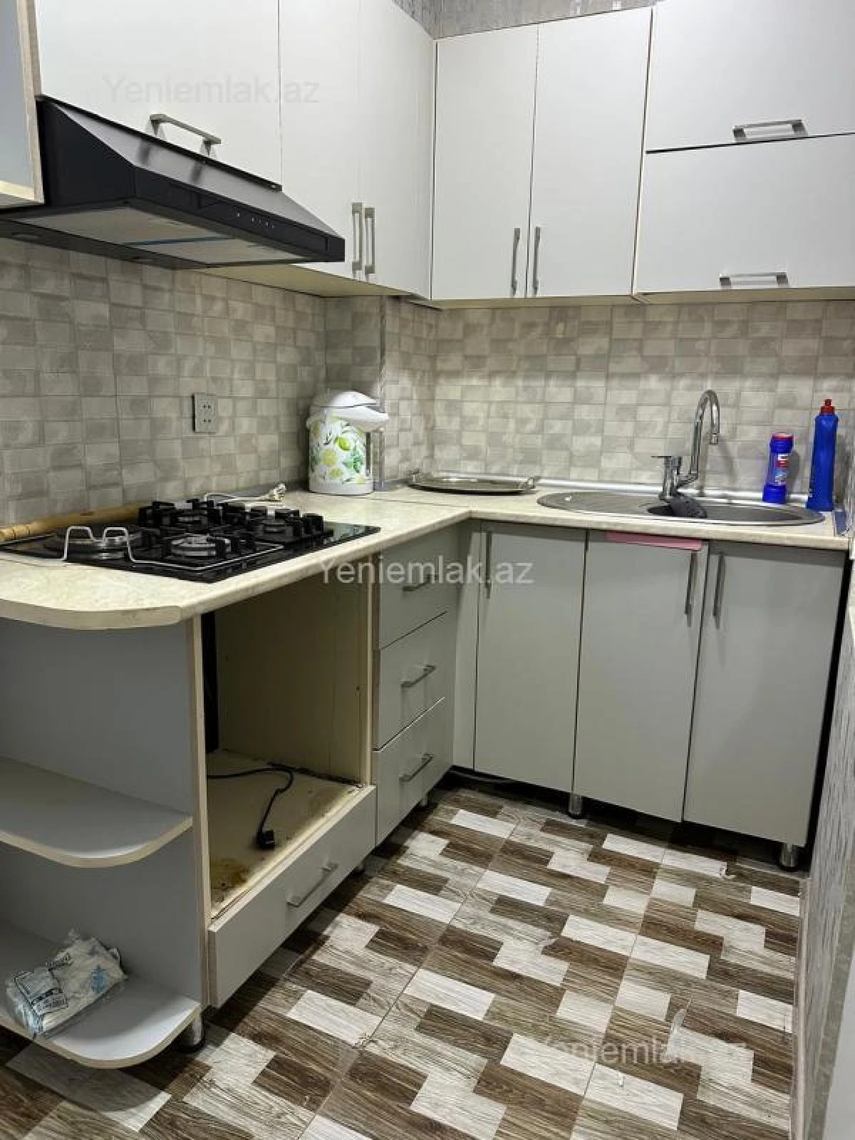 Satılır 2 otaqlı köhnə tikili 60 m²