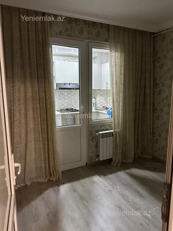 Satılır 2 otaqlı köhnə tikili 60 m²