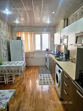Satılır 3 otaqlı köhnə tikili 80 m²