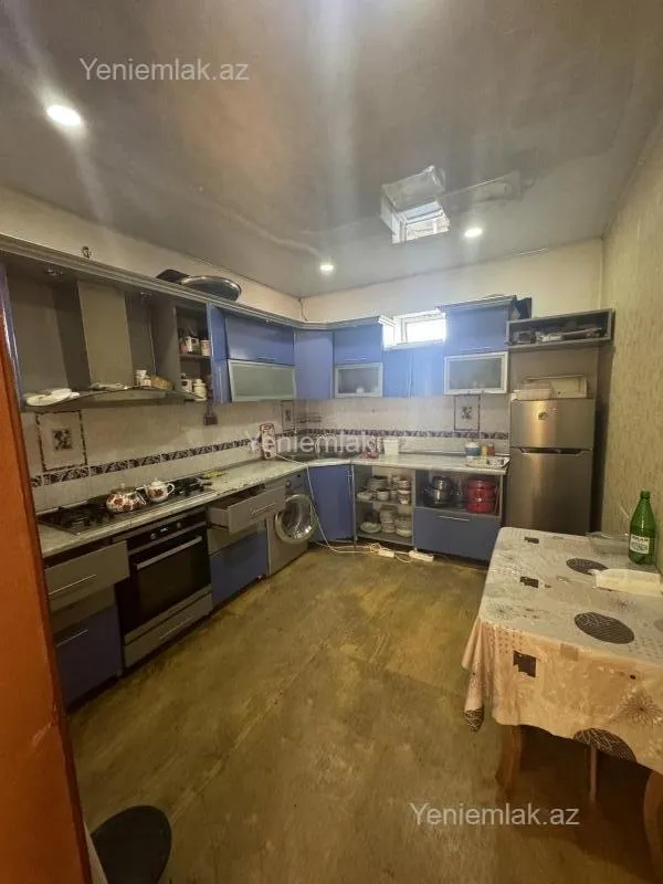 Satılır 8 otaqlı həyət evi 270 m²