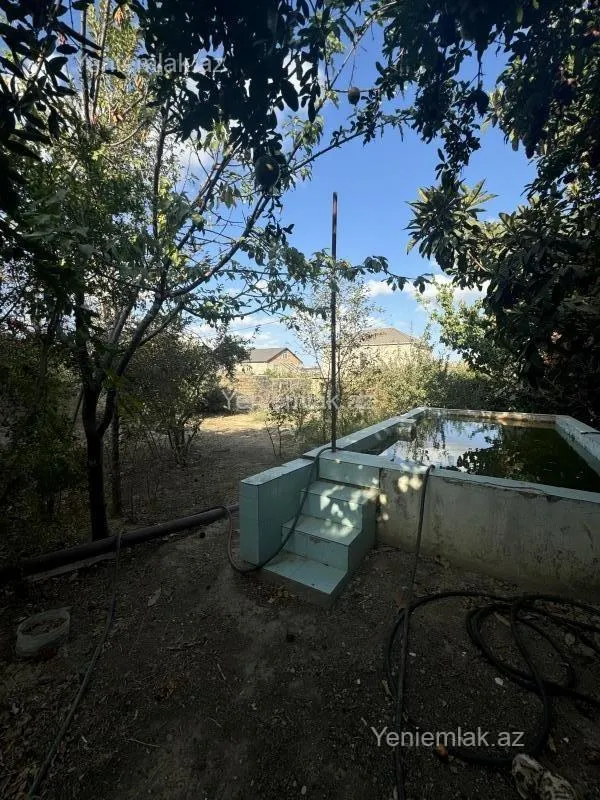 Satılır 8 otaqlı həyət evi 270 m²