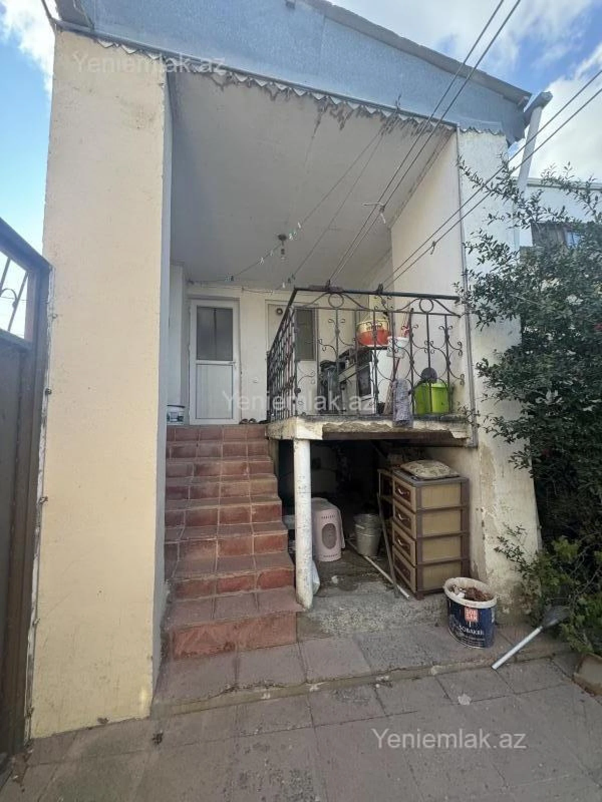 Satılır 8 otaqlı həyət evi 270 m²