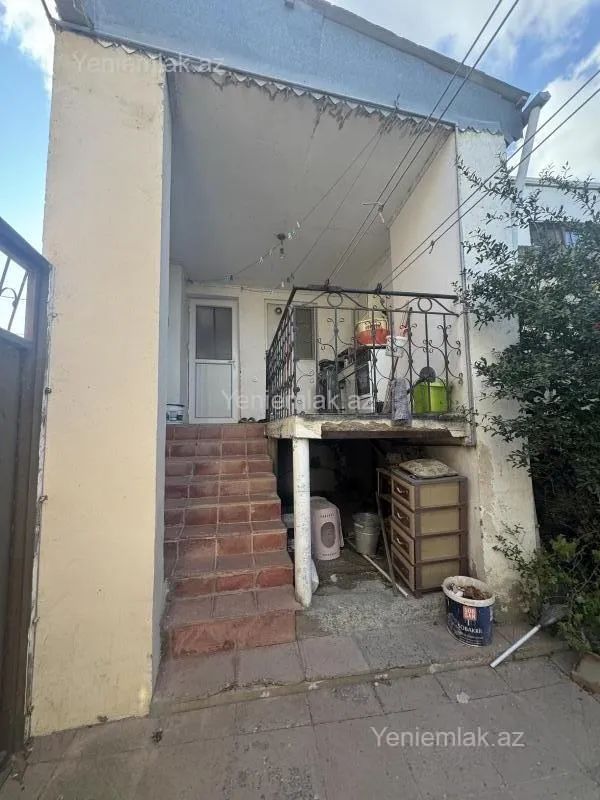 Satılır 8 otaqlı həyət evi 270 m²