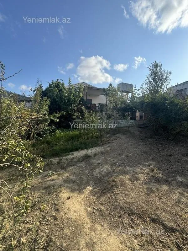 Satılır 8 otaqlı həyət evi 270 m²