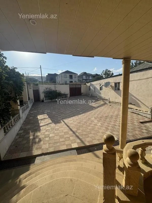 Satılır 8 otaqlı həyət evi 270 m²