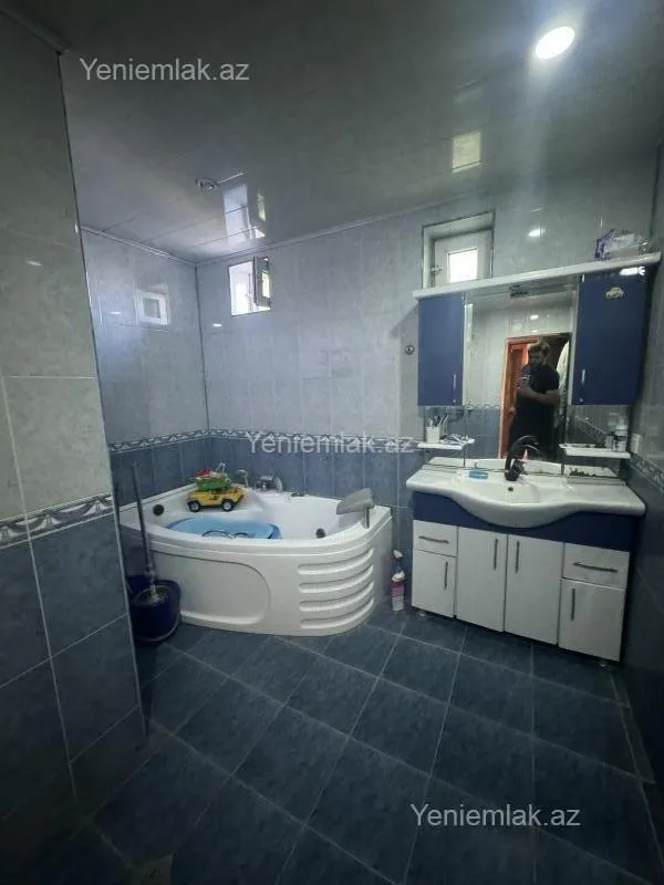 Satılır 8 otaqlı həyət evi 270 m²