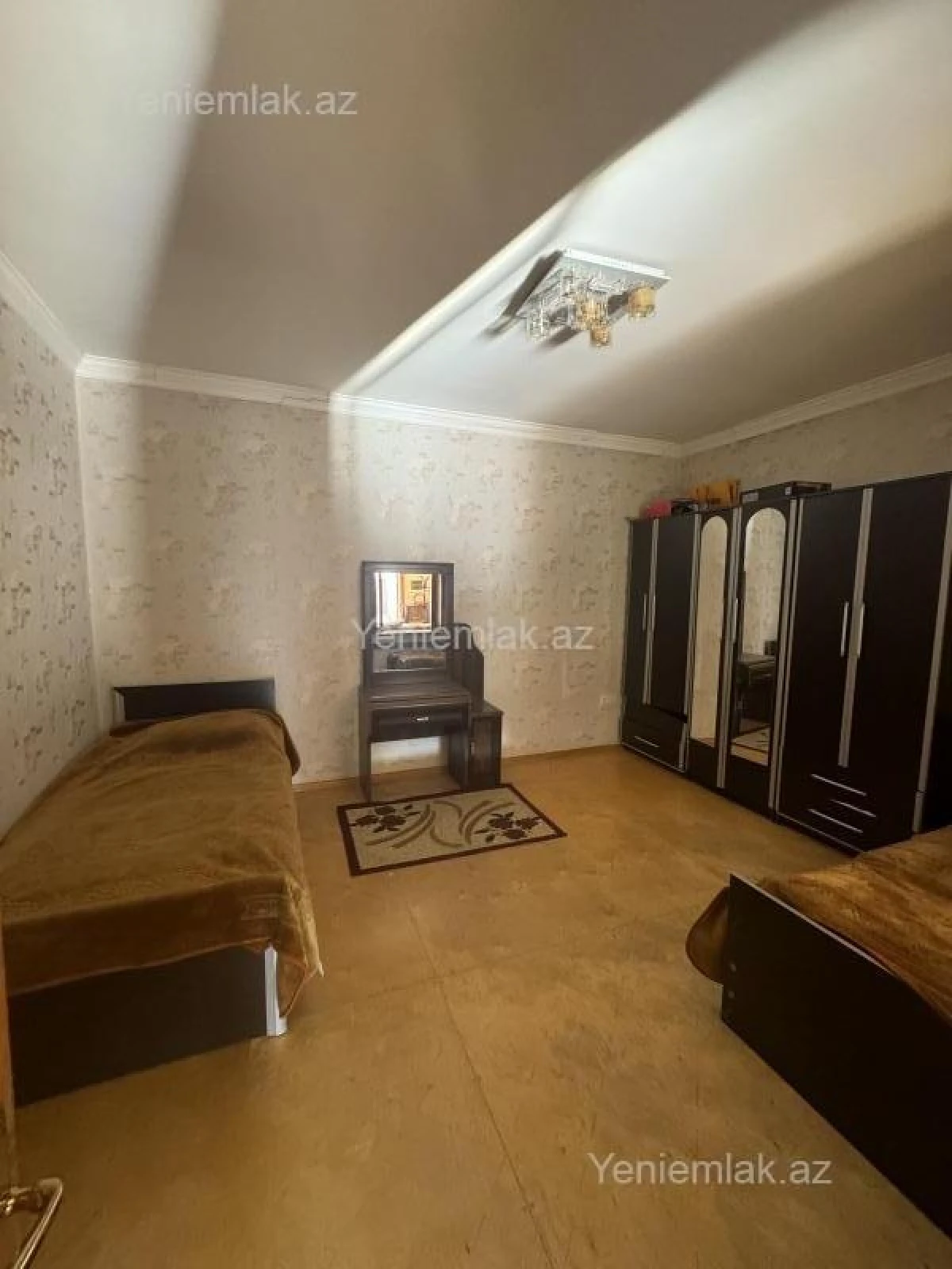 Satılır 8 otaqlı həyət evi 270 m²