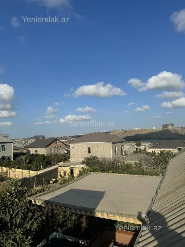 Satılır 8 otaqlı həyət evi 270 m²