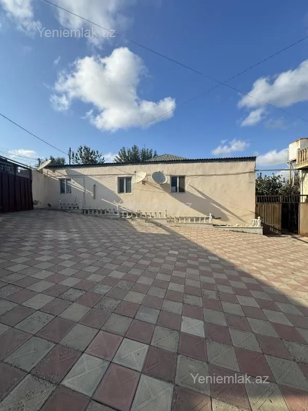 Satılır 8 otaqlı həyət evi 270 m²