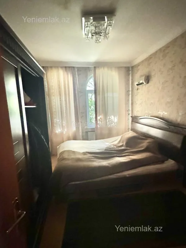 Satılır 8 otaqlı həyət evi 270 m²