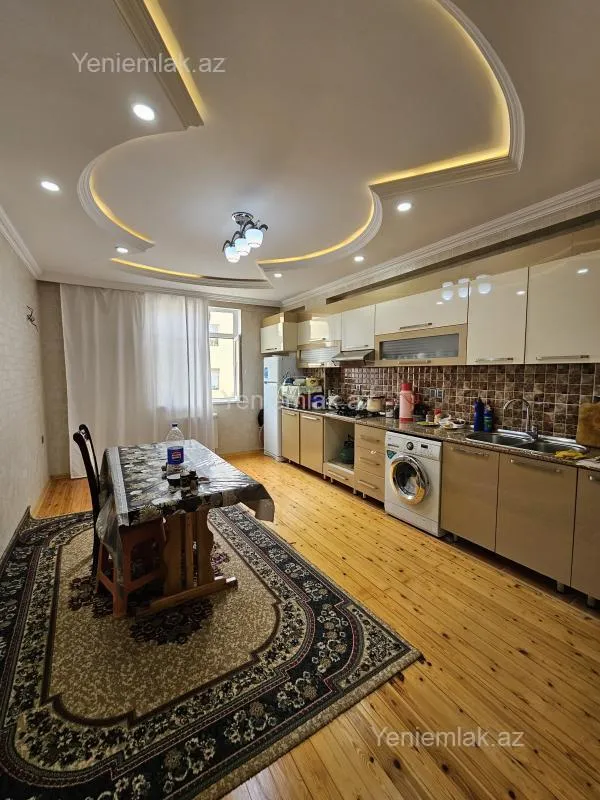 Satılır 3 otaqlı yeni tikili 120 m²